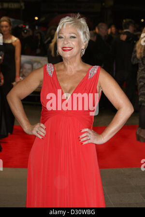 DENISE WELCH eseguire per tua moglie. PREMIERE DEL FILM Londra Inghilterra Regno Unito 05 Febbraio 2013 Foto Stock