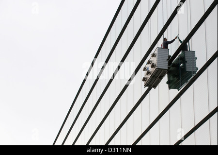 Dresden, Germania, detergente per vetri per pulire il vetro anteriore della fabbrica trasparente Foto Stock