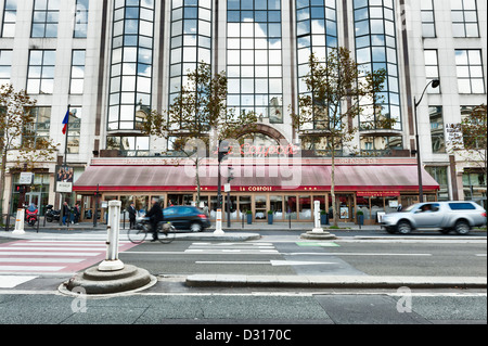 La Coupole - un famoso storico ristorante brasserie sul Boulevard du Montparnasse di Parigi, Francia Foto Stock