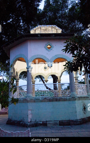 Gazebo in Piazza giardini nella piccola cittadina di Villa De Etla in Oaxaca - Messico Foto Stock