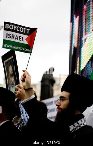 Rabbini contro il sionismo protestando per un anti Israele manifestazione a Londra, Foto Stock