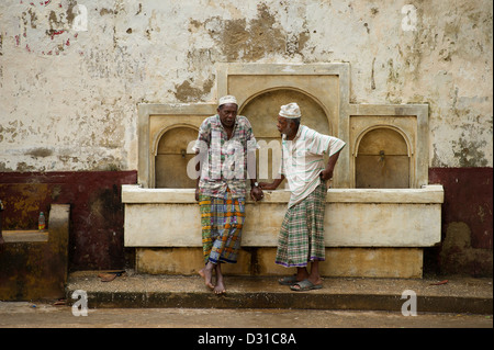 La fontana della piazza principale della città di Lamu, l'arcipelago di Lamu, Kenya Foto Stock