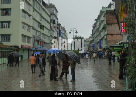 General-View del Mall Road, la principale area dello shopping in Gangtok (Sikkim). Foto Stock