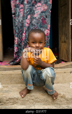 Il ragazzo, Lamu, l'arcipelago di Lamu, Kenya Foto Stock