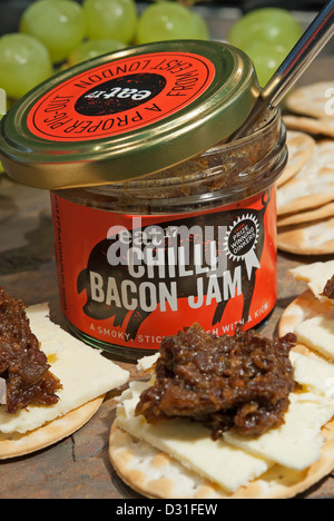 Peperoncino Marmellata di bacon, un insolito smoky, dolce-salato relish realizzato da mangiare 17, Londra, Regno Unito. 2013. Foto Stock