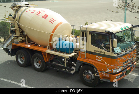 Betoniera camion offre calcestruzzo in Giappone Foto Stock