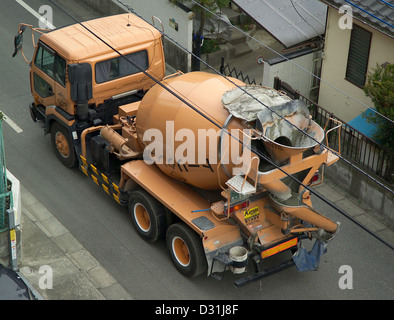 Betoniera camion offre calcestruzzo in Giappone Foto Stock