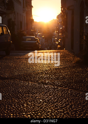 Strada stretta a Estepona, Andalusia, Spagna Foto Stock
