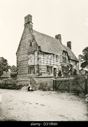 Una piastra collotipia intitolata " Un Cottage a Blissworth, Northants.' scansionati ad alta risoluzione da un libro pubblicato nel 1905. Foto Stock
