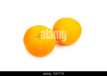 Due arance isolato su bianco Foto Stock