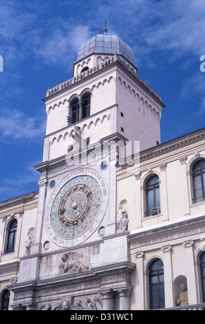 Torre dell'Orologio clock tower parte del Palazzo del Capitanio Piazza dei Signori Padova Padova Veneto Italia Foto Stock