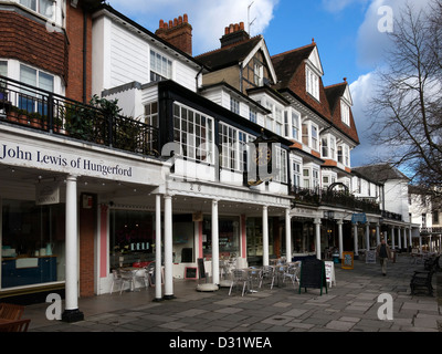 Colonnato georgiana del vecchio negozio fronti, The Pantiles, Royal Tunbridge Wells, Kent, England, Regno Unito Foto Stock