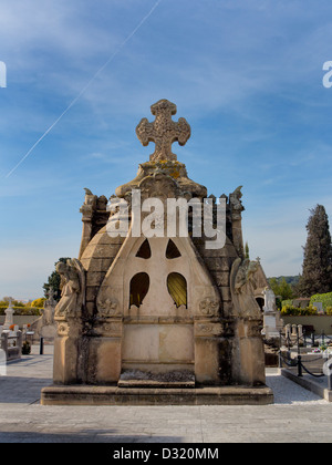 Vista del cimitero di Lloret de Mar, uno dei più significativi esempi del catalano arte funeraria di epoca modernista. Foto Stock