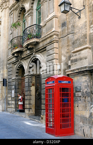 Old english Telefono rosso scatola. La Valletta. Malta. Foto Stock