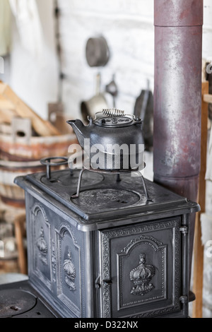 Ghisa woodstove, inferiore Fort Garry National Historic Site, Manitoba, Canada. Foto Stock