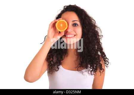 Giovane donna azienda frutti. Isolato su bianco Foto Stock