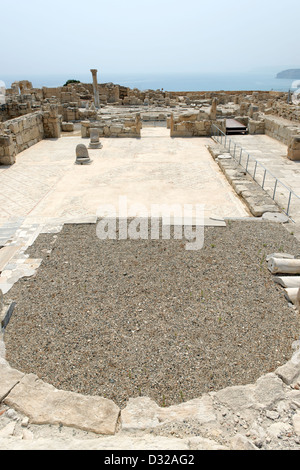Battistero Basilica di Kourion antico greco-romana di un sito archeologico sulla centrale di costa sud di Cipro. Foto Stock