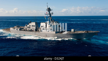 La USS Wayne E. Meyer (DDG 108) è un cacciatorpediniere missilistico guidato classe Arleigh Burke della flotta della Marina degli Stati Uniti. Fornisce capacità di difesa tra cui difesa missilistica, guerra anti-sommergibile e combattimento di superficie. Foto Stock