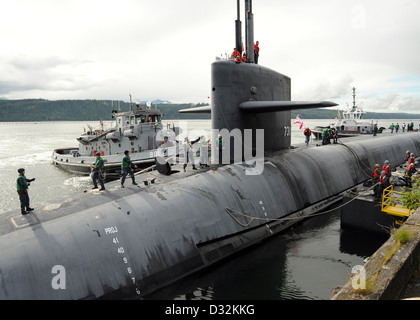 Il missile balistico sommergibile USS Alabama (SSBN 731) Mori presso il molo marginale alla Base Navale Kitsap-Bangor Foto Stock