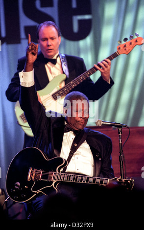 Blues legend B.B. Il re con la sua chitarra Lucille eseguire per primo la famiglia presso la nastratura del PBS special leggende del Blues: In termini di prestazioni alla Casa Bianca sulla South Lawn della Casa Bianca Luglio 28, 1999 a Washington, DC. Foto Stock