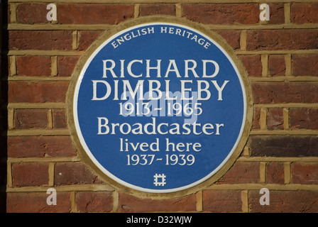 English Heritage targa blu segnando un home del broadcaster richard dimbleby, East Sheen, Londra, Inghilterra Foto Stock