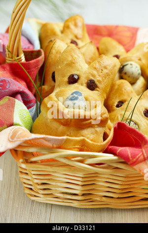 Cestello di caldo coniglietto di pasqua panini Foto Stock