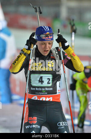 Nove mesto, Repubblica Ceca. 7 febbraio 2013. Miriam Gössner di Germania reagisce dopo la staffetta mista a i Campionati Mondiali di Biathlon 2013 in Nove mesto, Repubblica ceca, 07 febbraio 2013. Foto: Martin Schutt/dpa/ Alamy Live News Foto Stock