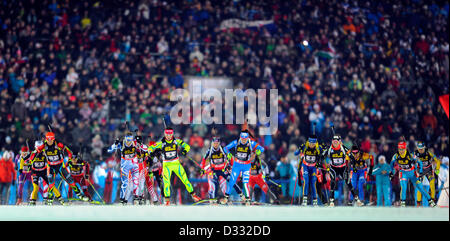 Nove mesto, Repubblica Ceca. 7 febbraio 2013. Inizio del 2x6km + 2x7.5km staffetta mista al Campionato mondiale di Biathlon in Nove Mesto na Morave, Repubblica Ceca, giovedì 7 febbraio 2013. (CTK foto/Lubos Pavlicek/Alamy Live News) Foto Stock