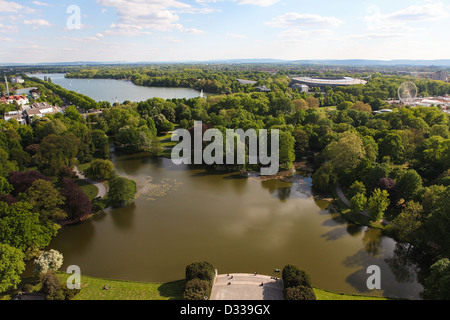 Vista dal Municipio Nuovo sul Maschsee e foresta nel centro di Hannover, Bassa Sassonia, Germania. Foto Stock
