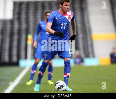 06.02.2013. Londra, Inghilterra. La Croazia ha Mario Mandzukic in azione internazionale durante la partita amichevole tra la Croazia e la Corea del Sud da Craven Cottage Foto Stock