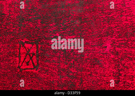 Tick e croce raschiata su un dipinto luminosamente pannello in legno. Foto Stock