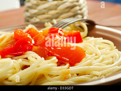 Close up spaghetti pomodoro con salsa di paprika bassa profondità di campo Foto Stock