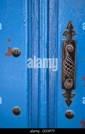Porta di legno dipinte di blu . Foto Stock
