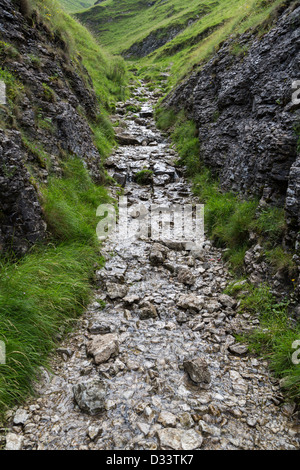 Percorso vuoto coperto di acqua in grotta Dale Castleton Derbyshire Peak District Inghilterra Foto Stock