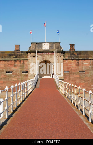 Stazione di guardia costiera Fort Pesce persico Rock a est di New Brighton Promenade dalla foce del fiume Mersey Foto Stock