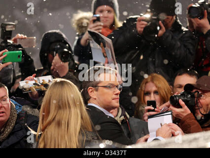 Noi attore Matt Damon arriva per la premiere del film " Terra promessa " durante la 63a edizione annuale Festival Internazionale del Cinema di Berlino, Berlino, Germania, 08 febbraio 2013. Il film è presentato in concorso alla Berlinale in esecuzione dal 07 al 17 febbraio. Foto: Kay Nietfeld dpa Foto Stock