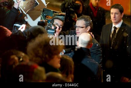 Noi attore Matt Damon arriva per la premiere del film " Terra promessa " durante la 63a edizione annuale Festival Internazionale del Cinema di Berlino, Berlino, Germania, 08 febbraio 2013. Il film è presentato in concorso alla Berlinale in esecuzione dal 07 al 17 febbraio. Foto: Sven Hoppe dpa Foto Stock