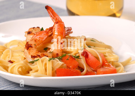 Gamberi freschi scaloppa e servita con una vinaigrette a base di pancetta Foto Stock