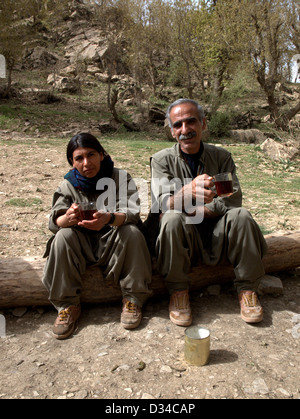 I combattenti di guerriglia del PKK (dei lavoratori del Kurdistan) nelle montagne Qandil, vicino alla frontiera iraniana dell' Iraq settentrionale Foto Stock