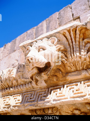 Fontana leone, il Tempio di Giove, Baalbeck, Bekaa Valley, Repubblica del Libano Foto Stock