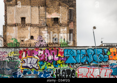 Muro di graffiti nel Sclater Street Car Park, Shoreditch, Londra Foto Stock