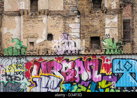 Muro di graffiti nel Sclater Street Car Park, Shoreditch, Londra Foto Stock