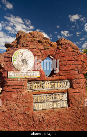 Madagascar, Ilakaka, Parco Nazionale Zombitse Yohibasia segno Foto Stock