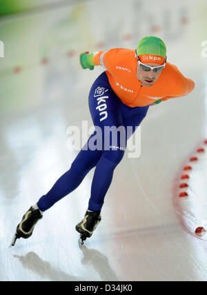 Inzell, Germania. 9 febbraio 2013. Velocità olandese skater Bob de Jong compete in uomini 5000m gara di pattinaggio di velocità World Cup a Max-Aicher-Arena a Inzell, Germania, 09 febbraio 2013. Bob de Jong ha terminato al secondo posto. Foto: TOBIAS HASE/dpa/Alamy Live News Foto Stock