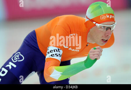 Inzell, Germania. 9 febbraio 2013. Velocità olandese skater Jorrit Bergsma compete in uomini 5000m gara di pattinaggio di velocità World Cup a Max-Aicher-Arena a Inzell, Germania, 09 febbraio 2013. Jorrit Bergsma ha terminato al terzo posto. Foto: TOBIAS HASE/dpa/Alamy Live News Foto Stock