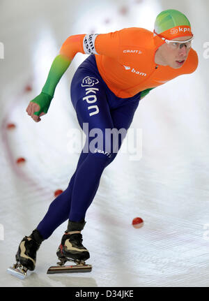 Inzell, Germania. 9 febbraio 2013. Velocità olandese skater Jorrit Bergsma compete in uomini 5000m gara di pattinaggio di velocità World Cup a Max-Aicher-Arena a Inzell, Germania, 09 febbraio 2013. Jorrit Bergsma ha terminato al terzo posto. Foto: TOBIAS HASE/dpa/Alamy Live News Foto Stock
