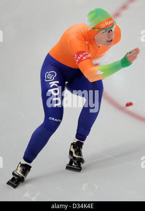 Inzell, Germania. 9 febbraio 2013. Velocità olandese skater Diane Valkenburg compete in campo femminile 1500m gara di pattinaggio di velocità World Cup a Max-Aicher-Arena a Inzell, Germania, 09 febbraio 2013. Diane Valkenburg ha terminato al secondo posto. Foto: TOBIAS HASE/dpa/Alamy Live News Foto Stock
