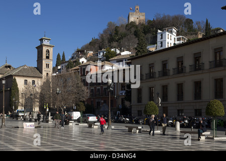 La Iglesia de San Gil y Santa Ana e in Plaza Nueva Granada Andalusia Spagna Foto Stock