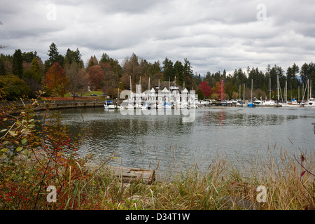 Il Parco Stanley Coal Harbour e Vancouver rowing club marina BC Canada Foto Stock