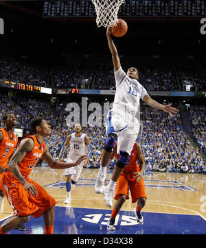 Febbraio 9, 2013 - Lexington, KY, Stati Uniti d'America - Kentucky Wildcats guard Ryan Harrow (12) ha guidato la corsia in un cesto come Kentucky sconfitto Auburn 72-62 il 9 febbraio 2013 in Lexington, KY. Foto di Mark Cornelison | personale (credito Immagine: © Lexington Herald-Leader/ZUMAPRESS.com) Foto Stock